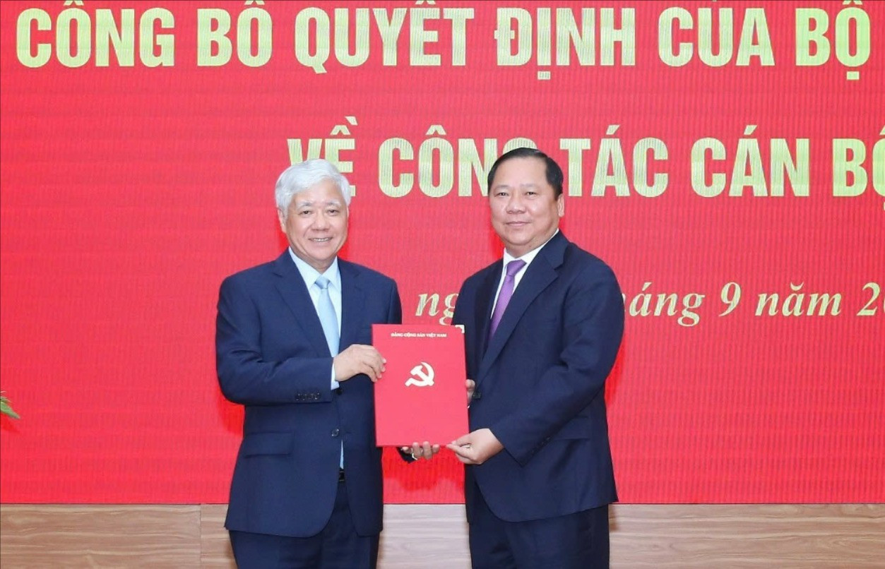 Công bố quyết định mới của Bộ Chính trị về công tác cán bộ tại MTTQ - Ảnh 1.