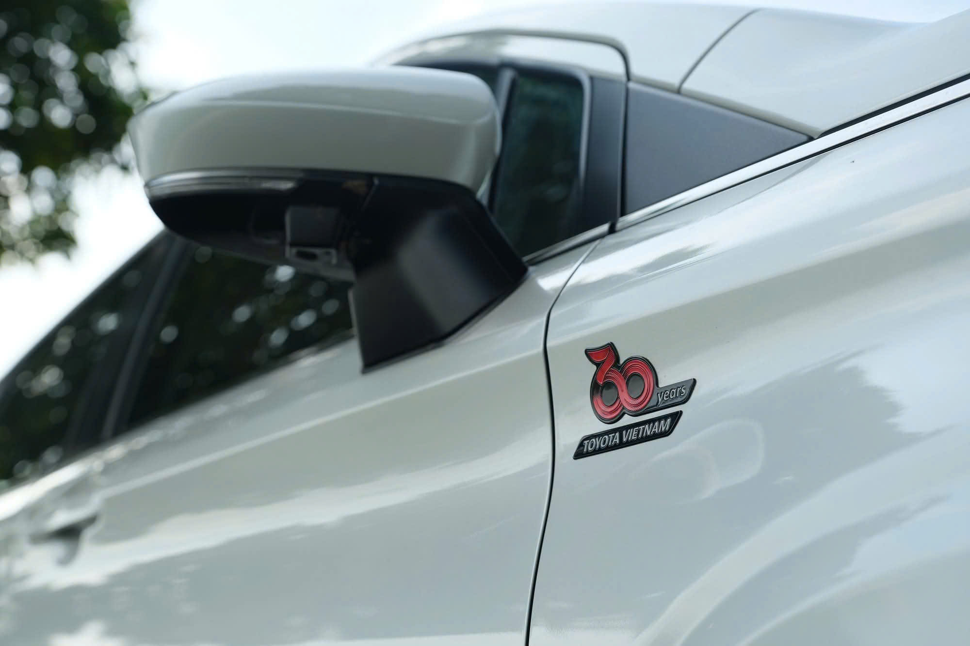 Các hãng xe làm bản giới hạn cho Việt Nam: Từ xe phổ thông đến siêu sang, có mẫu duy nhất một chiếc toàn thế giới - Ảnh 2.