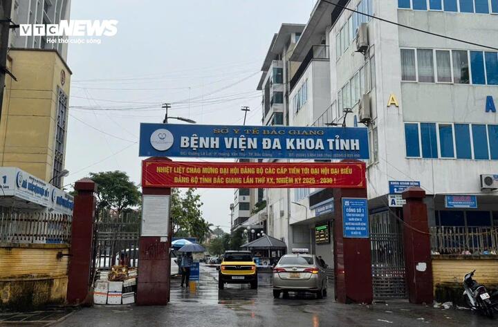 Xe cứu thương thu tiền dịch vụ cứu thương 21 triệu đồng , Bệnh viện Bắc Ninh sa thải nhân viên - Ảnh 1.