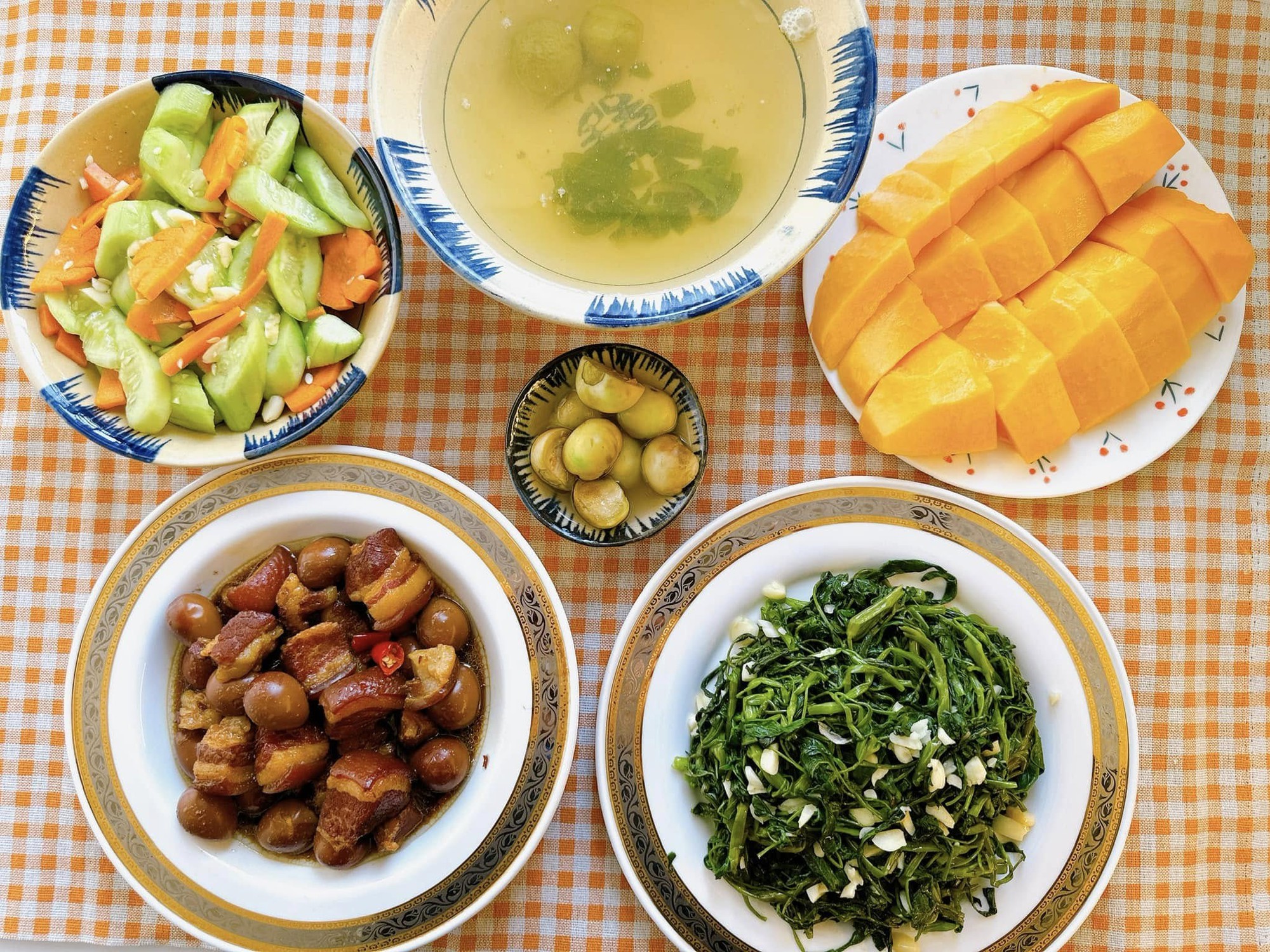 Loạt mâm cơm cho bà đẻ của 1 mom ở Hà Nội khiến hội chị em bỗng nhiên "thèm"... ở cữ- Ảnh 13.