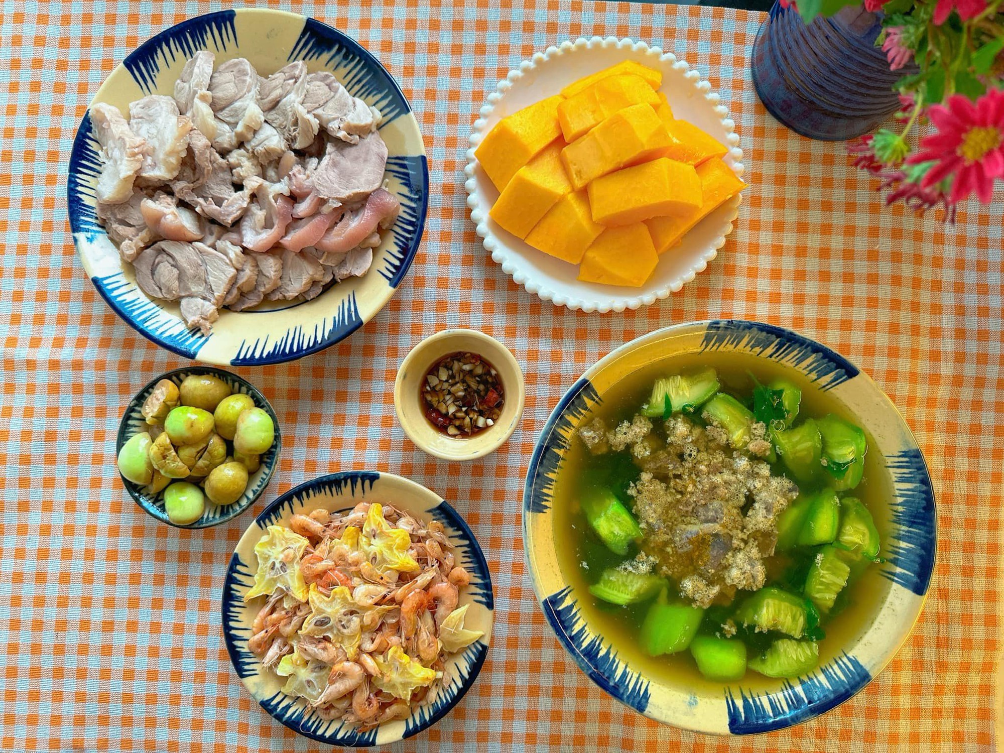 Loạt mâm cơm cho bà đẻ của 1 mom ở Hà Nội khiến hội chị em bỗng nhiên "thèm"... ở cữ- Ảnh 2.