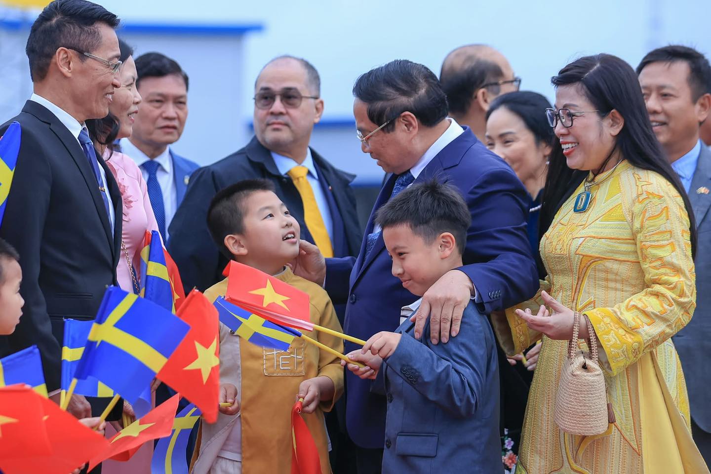 Cách chọn trang phục và túi xách tinh tế, "rất Việt Nam" của Phu nhân Thủ tướng Phạm Minh Chính - Ảnh 1.