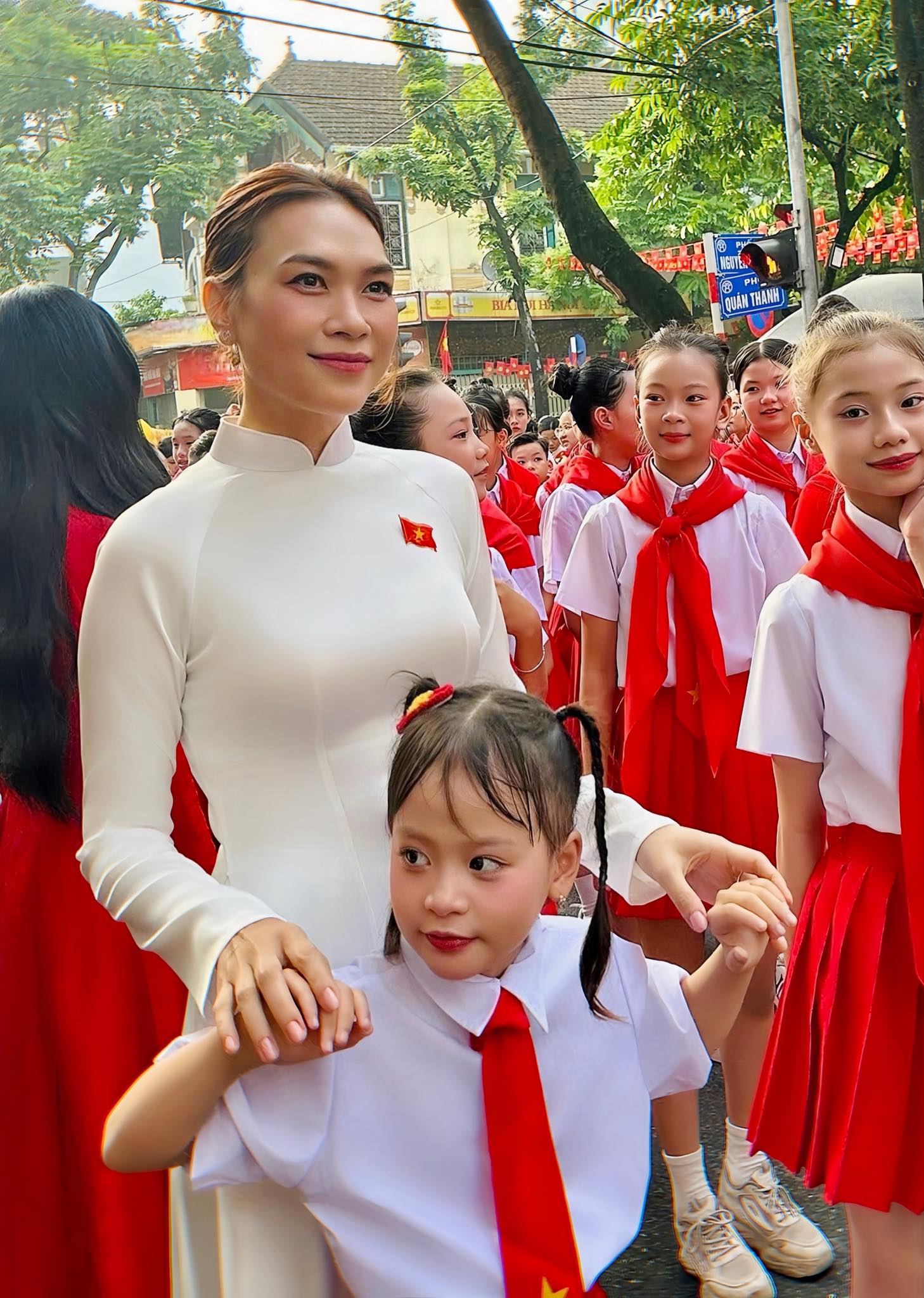 Mỹ Tâm: “Có bạn hỏi tôi ăn gạo gì, uống nước gì mà trẻ thế - tôi ăn gạo quê hương, uống nước nhớ nguồn nên trẻ đó”- Ảnh 2. Mỹ Tâm: “Có bạn hỏi tôi ăn gạo gì, uống nước gì mà trẻ thế - tôi ăn gạo quê hương, uống nước nhớ nguồn nên trẻ đó”- Ảnh 2.