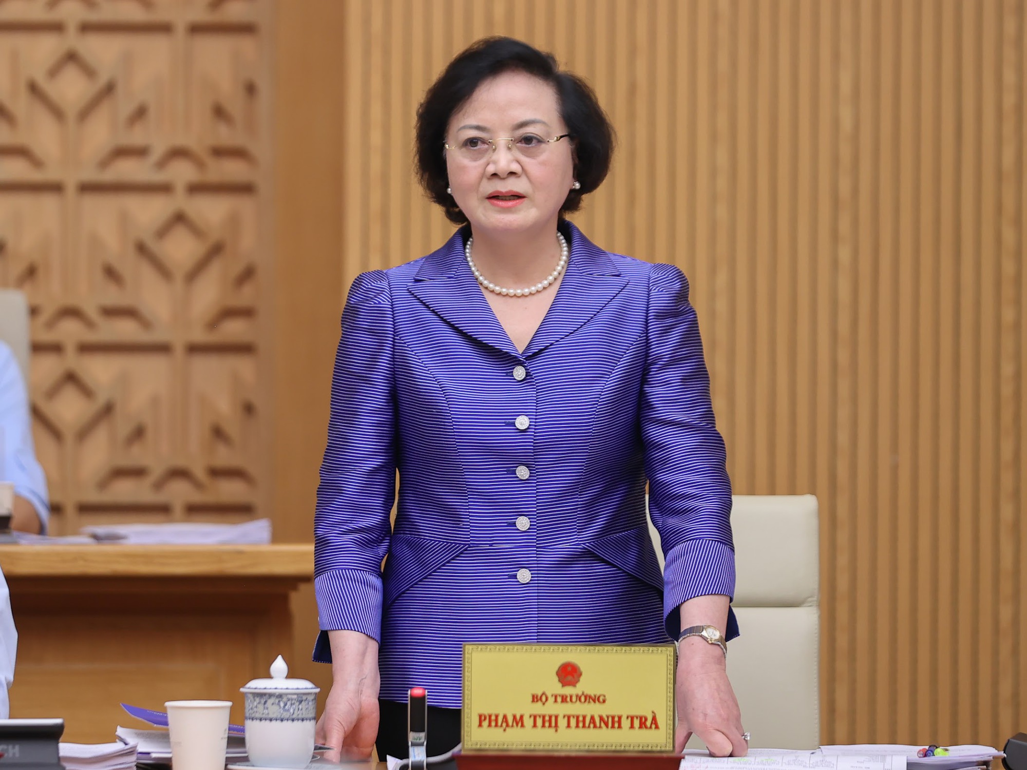 Bộ trưởng Phạm Thị Thanh Trà nói về điều chỉnh lương và phụ cấp trong tháng 9 - Ảnh 1.