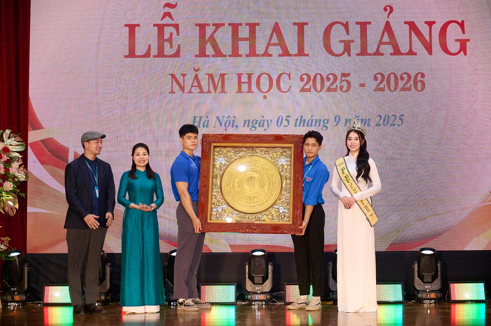 Cuộc sống của người đẹp 19 tuổi sau đăng quang Hoa hậu Trái đất Việt Nam 2025- Ảnh 1.