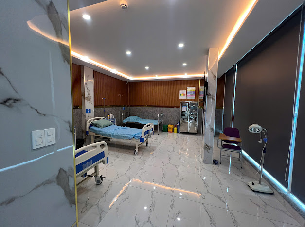 Công an TPHCM khởi tố nhóm đối tượng hoạt động thẩm mỹ ‘chui’ hút mỡ cho 500 khách hàng, thu lợi 10 tỷ đồng - Ảnh 7.