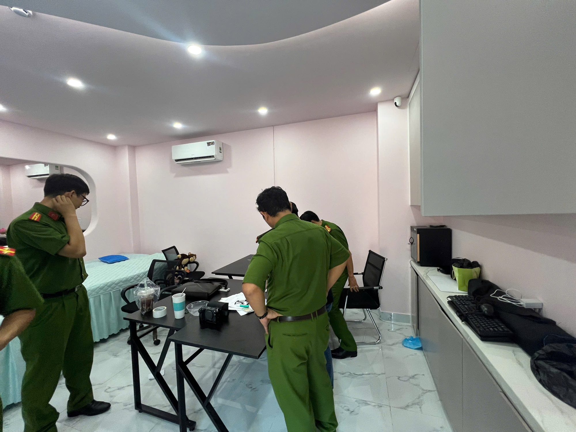 Công An Tp Hcm Bắt Bà Chủ Thẩm Mỹ Viện Ho.pital Sw 4 Công An Tp Hcm Bắt Bà Chủ Thẩm Mỹ Viện Ho.pital Sw - Ảnh 4.