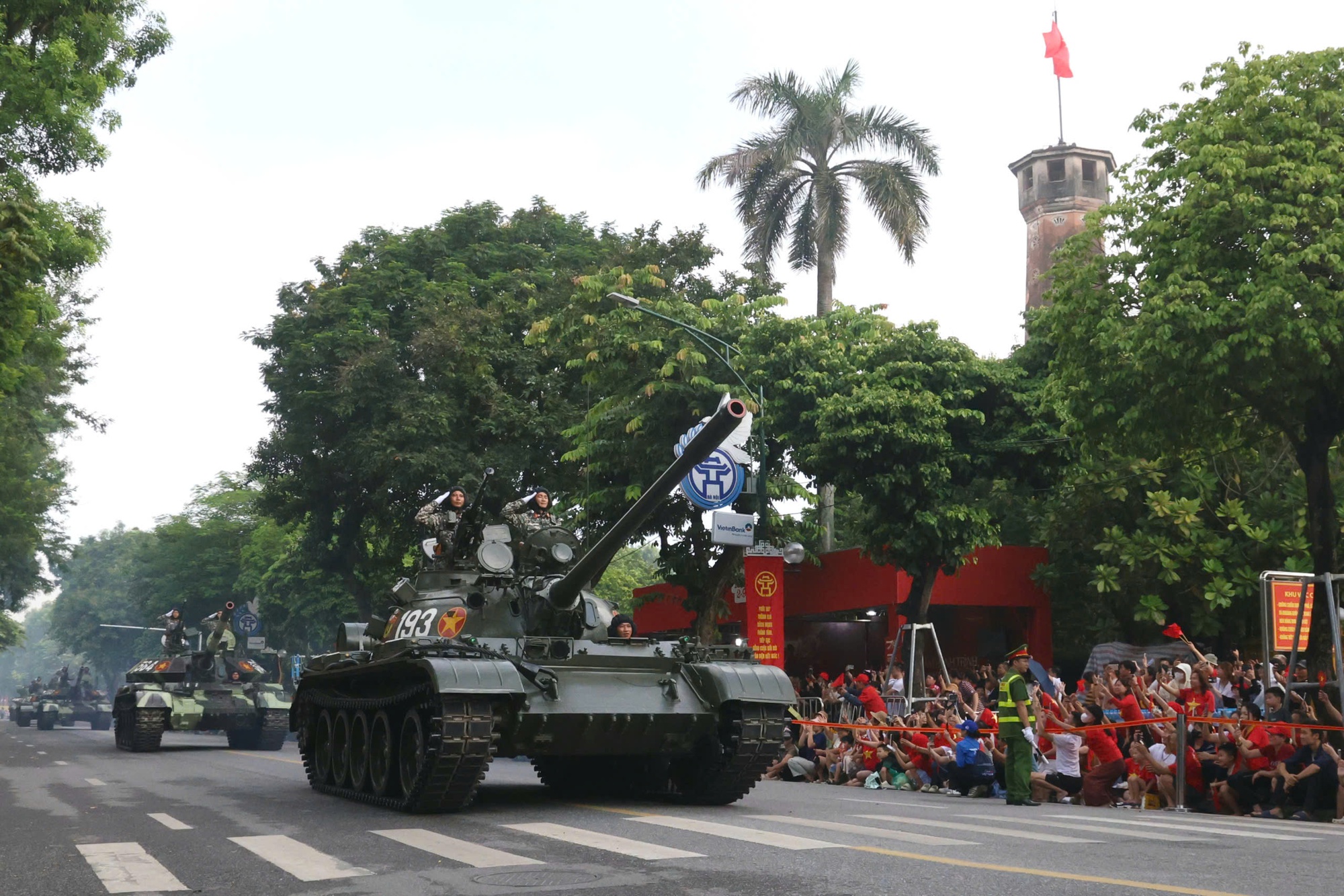 Hơn 600.000 video ngắn, 20 triệu like, 1 tỉ view về diễu binh Quốc kh&aacute;nh 2-9- Ảnh 3.