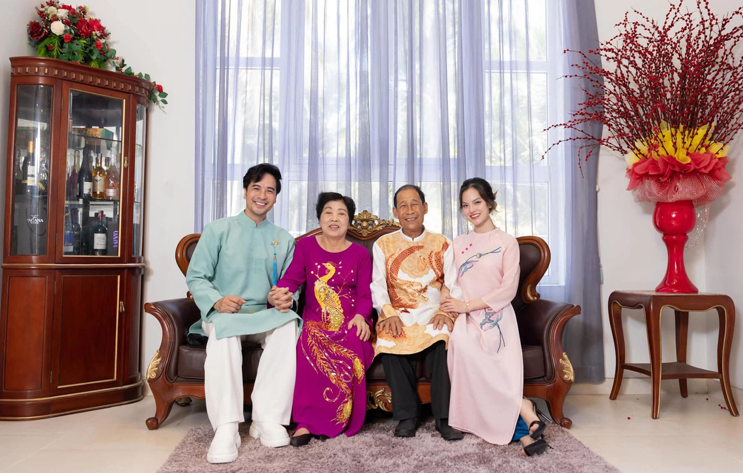 Diễn viên Việt sở hữu 2 biệt thự, 3 nhà hàng: Hủy hôn vợ sắp cưới, tuổi 41 yêu bạn gái kém 16 tuổi - Ảnh 4. Diễn viên Việt sở hữu 2 biệt thự, 3 nhà hàng: Hủy hôn vợ sắp cưới, tuổi 41 yêu bạn gái kém 16 tuổi - Ảnh 4.