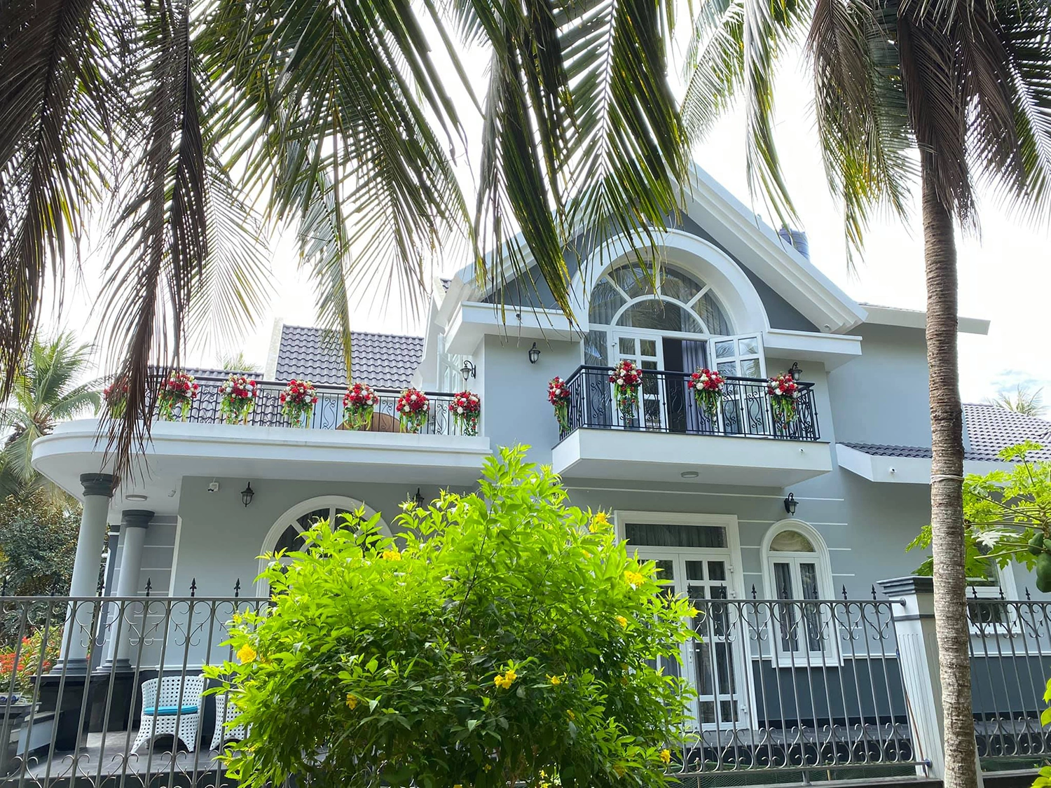Diễn viên Việt sở hữu 2 biệt thự, 3 nhà hàng: Hủy hôn vợ sắp cưới, tuổi 41 yêu bạn gái kém 16 tuổi - Ảnh 5. Diễn viên Việt sở hữu 2 biệt thự, 3 nhà hàng: Hủy hôn vợ sắp cưới, tuổi 41 yêu bạn gái kém 16 tuổi - Ảnh 5.