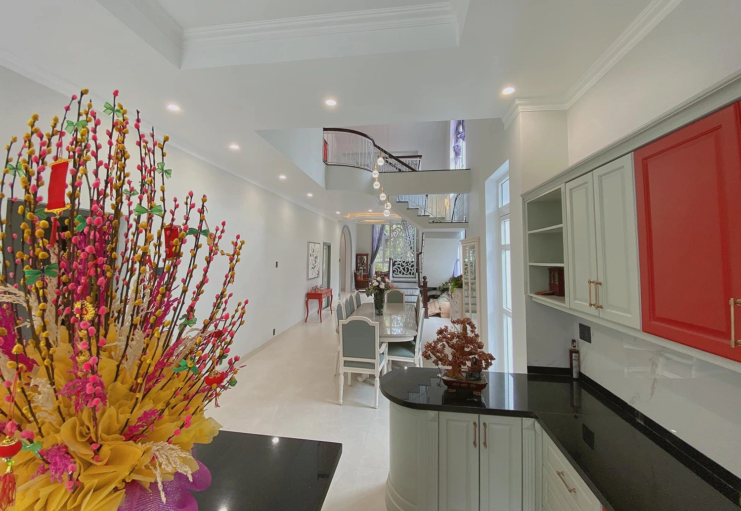 Diễn viên Việt sở hữu 2 biệt thự, 3 nhà hàng: Hủy hôn vợ sắp cưới, tuổi 41 yêu bạn gái kém 16 tuổi - Ảnh 8. Diễn viên Việt sở hữu 2 biệt thự, 3 nhà hàng: Hủy hôn vợ sắp cưới, tuổi 41 yêu bạn gái kém 16 tuổi - Ảnh 8.