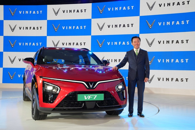 VinFast tung hàng "khủng" tại nước đông dân nhất thế giới: 2 mẫu xe 10 phiên bản và "mưa" công nghệ - Ảnh 2.
