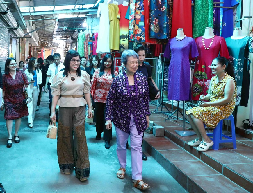 Cách chọn trang phục và túi xách tinh tế, "rất Việt Nam" của Phu nhân Thủ tướng Phạm Minh Chính - Ảnh 10.