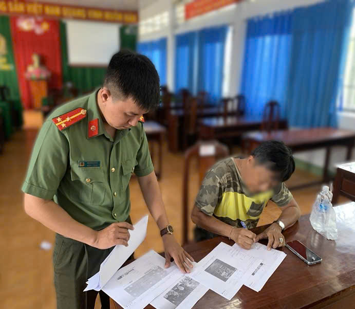 Một người ở Đồng Tháp thừa nhận hành vi vi phạm và tự nguyện rời khỏi nhóm phản động trên mạng- Ảnh 1.