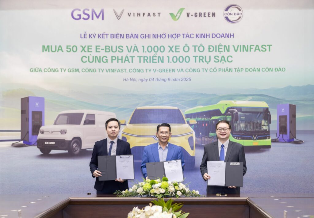 1 công ty hợp tác cùng lúc với 3 doanh nghiệp trong hệ sinh thái của tỷ phú Phạm Nhật Vượng: Mua 50 xe e-bus, 1.000 ô tô điện và phát triển 1.000 trụ sạc - Ảnh 1. 1 công ty hợp tác cùng lúc với 3 doanh nghiệp trong hệ sinh thái của tỷ phú Phạm Nhật Vượng: Mua 50 xe e-bus, 1.000 ô tô điện và phát triển 1.000 trụ sạc - Ảnh 1.