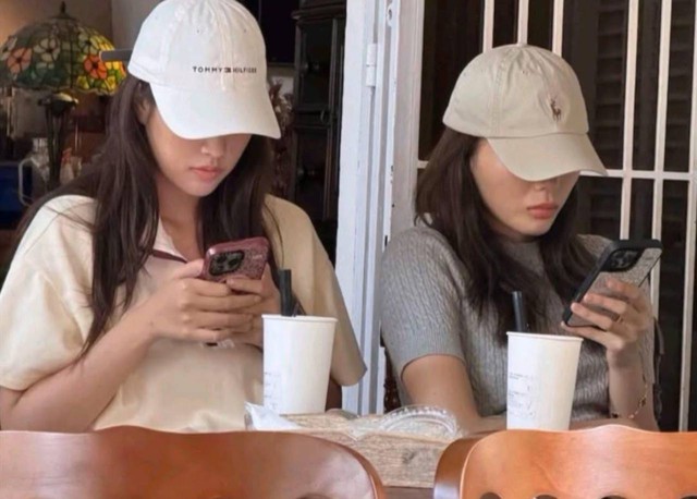 2 nàng hậu hot nhất Vbiz 5 lần 7 lượt vướng tin hẹn hò để lộ tín vật định tình? - Ảnh 6. 2 nàng hậu hot nhất Vbiz 5 lần 7 lượt vướng tin hẹn hò để lộ tín vật định tình? - Ảnh 6.