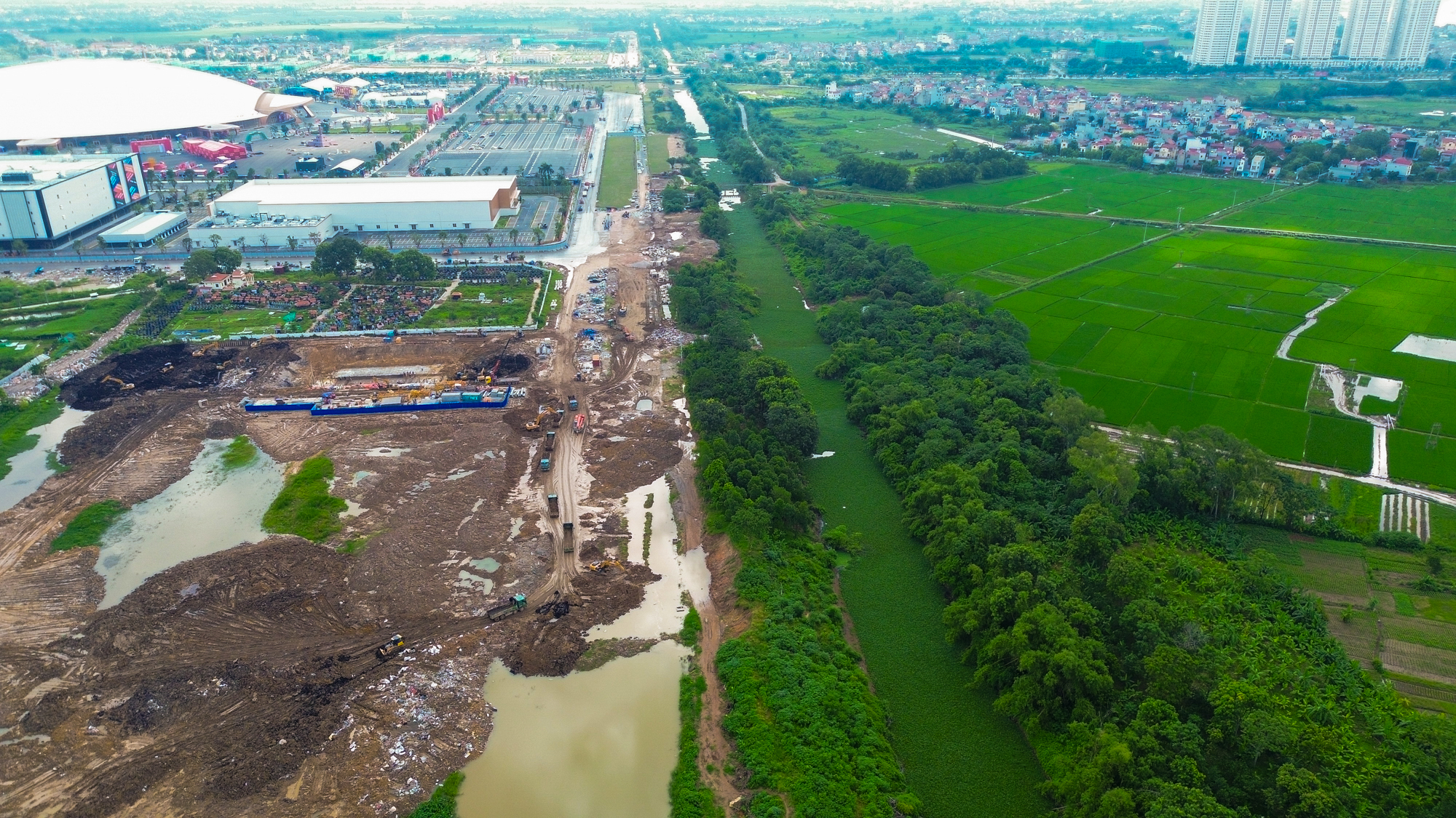 Toàn cảnh công trường xây cầu có trụ cao nhất, nhịp chính dài thứ 2 Việt Nam kết nối với dự án “nóng” bậc nhất của tỷ phú Phạm Nhật Vượng- Ảnh 8. Toàn cảnh công trường xây cầu có trụ cao nhất, nhịp chính dài thứ 2 Việt Nam kết nối với dự án “nóng” bậc nhất của tỷ phú Phạm Nhật Vượng- Ảnh 8.