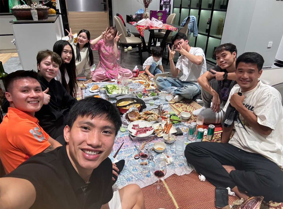 Hoà Minzy tụ tập cùng dàn WAGs nổi tiếng Chu Thanh Huyền, Doãn Hải My, nhan sắc đời thường gây sốt- Ảnh 2. Hoà Minzy tụ tập cùng dàn WAGs nổi tiếng Chu Thanh Huyền, Doãn Hải My, nhan sắc đời thường gây sốt- Ảnh 2.