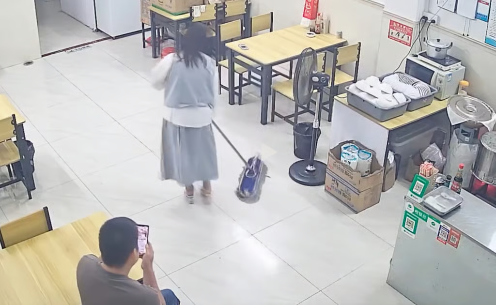 Gặp lại mối tình đầu sau 16 năm: Câu chuyện tình yêu bất ngờ tại quán mì - Ảnh 2. Gặp lại mối tình đầu sau 16 năm: Câu chuyện tình yêu bất ngờ tại quán mì - Ảnh 2.