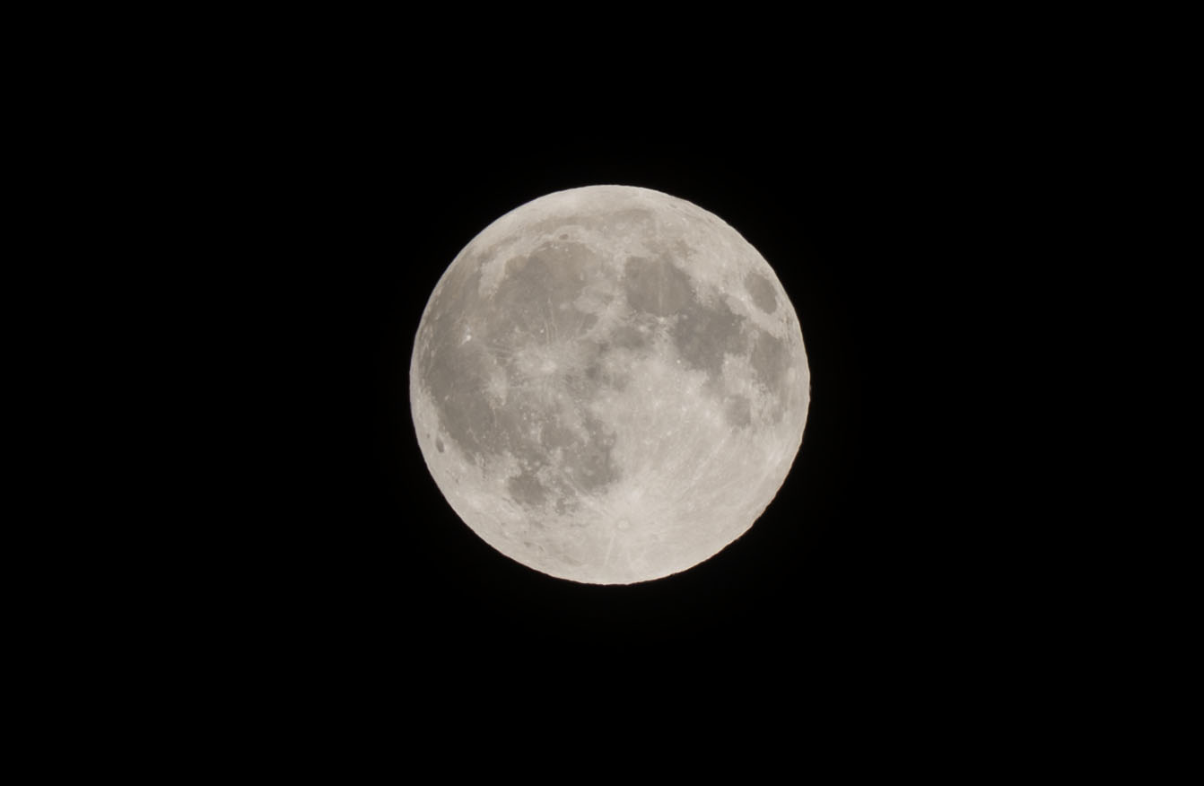 Cận cảnh "trăng máu" siêu hiếm gặp vào đêm 7/9 tại Hà Nội- Ảnh 2.