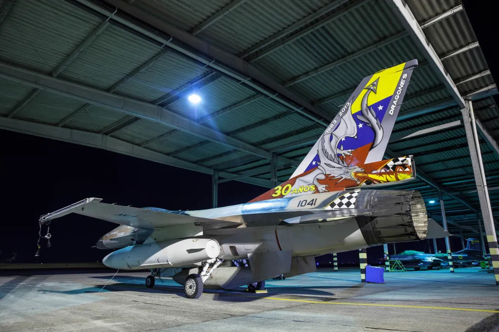 Địch thủ của Mỹ, sao Venezuela lại có được F-16 - Ảnh 3.