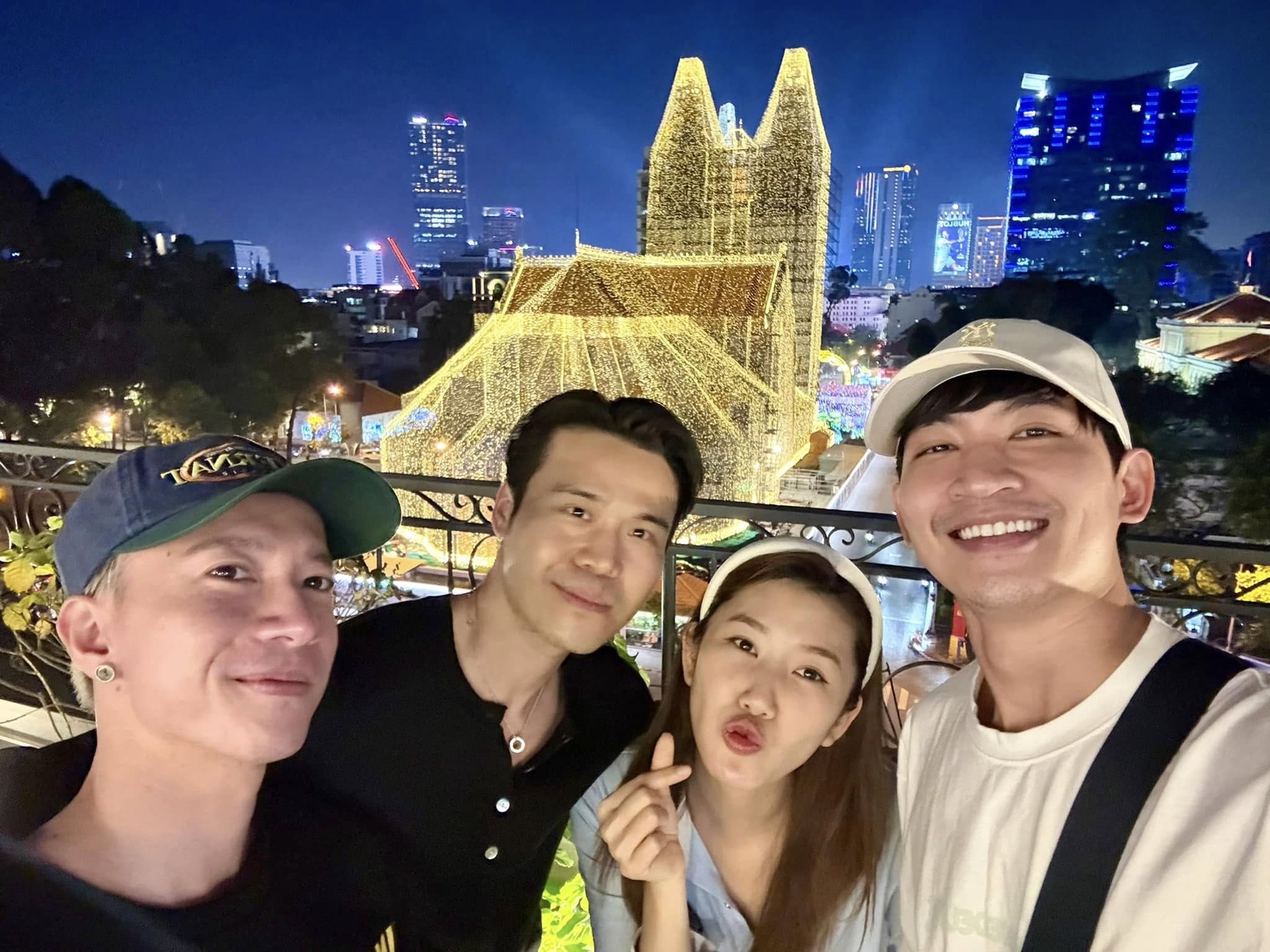 Hội bạn thân đồng loạt an ủi Thúy Ngân vì chia tay với "nam thần màn ảnh Việt"? - Ảnh 5. Hội bạn thân đồng loạt an ủi Thúy Ngân vì chia tay với "nam thần màn ảnh Việt"? - Ảnh 5.