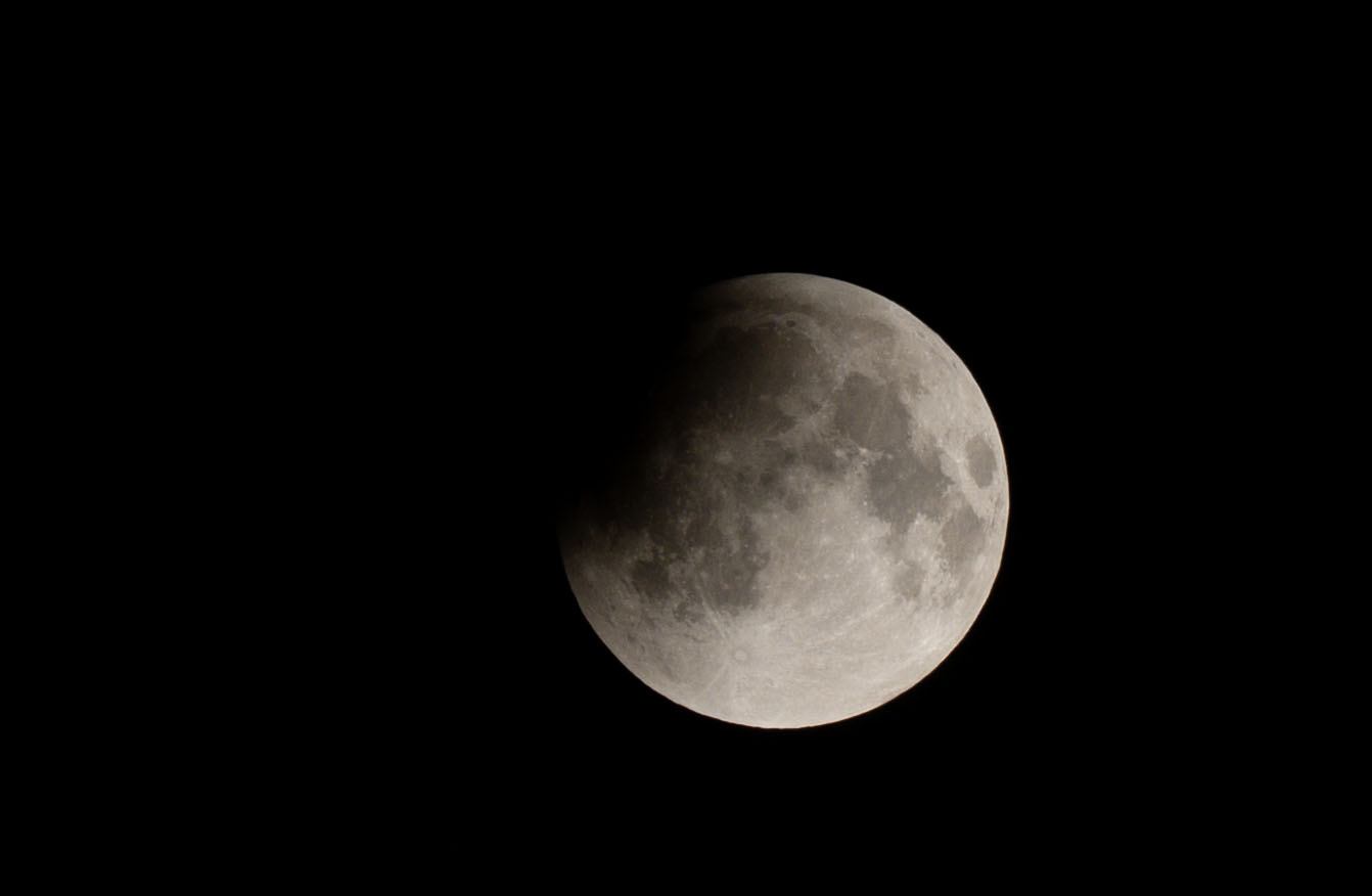 Cận cảnh "trăng máu" siêu hiếm gặp vào đêm 7/9 tại Hà Nội- Ảnh 3.