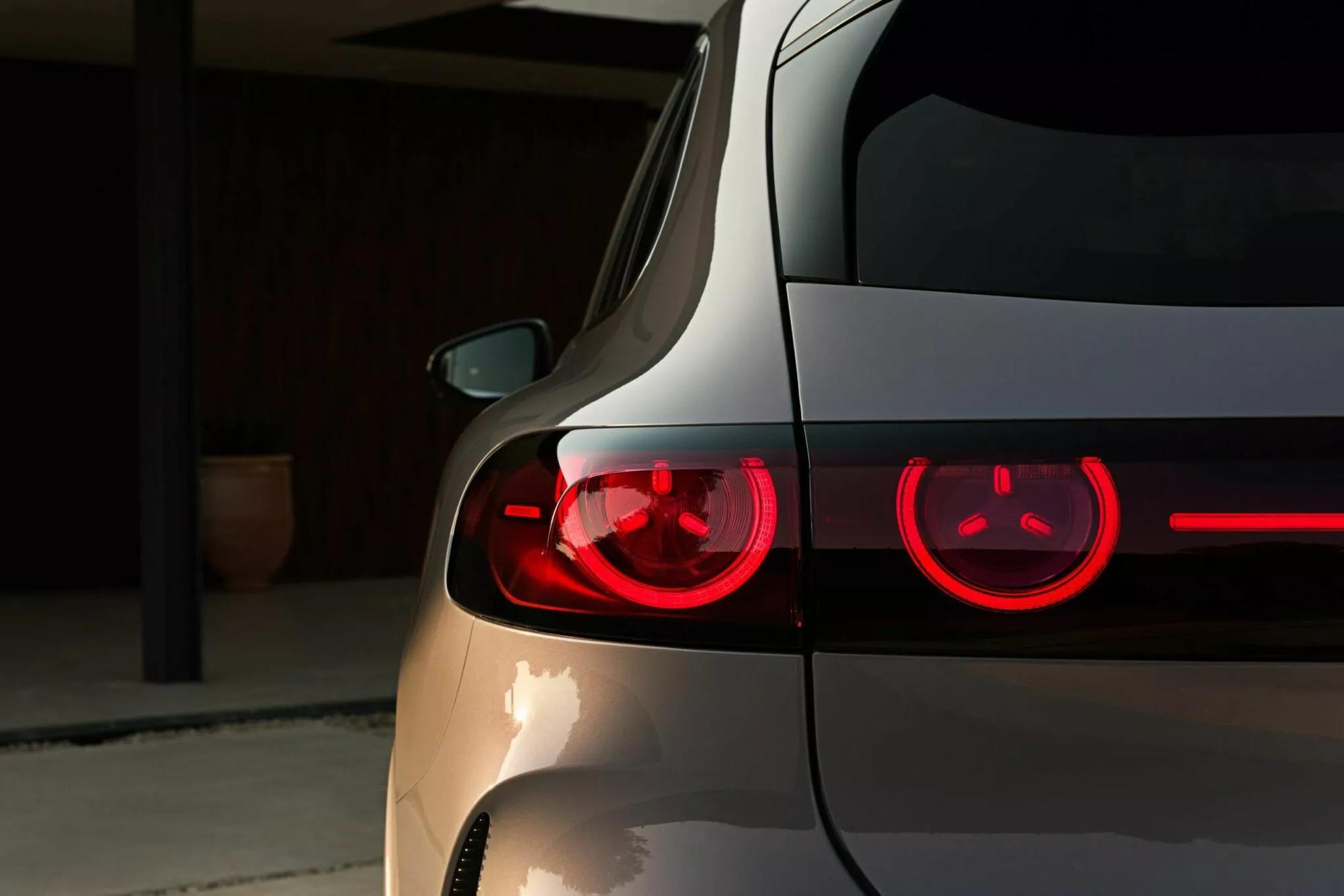 SUV bán chạy nhất của Mercedes tại Việt Nam có bản chạy điện: Thiết kế lột xác, tầm hoạt động hơn 700 km  - Ảnh 5.