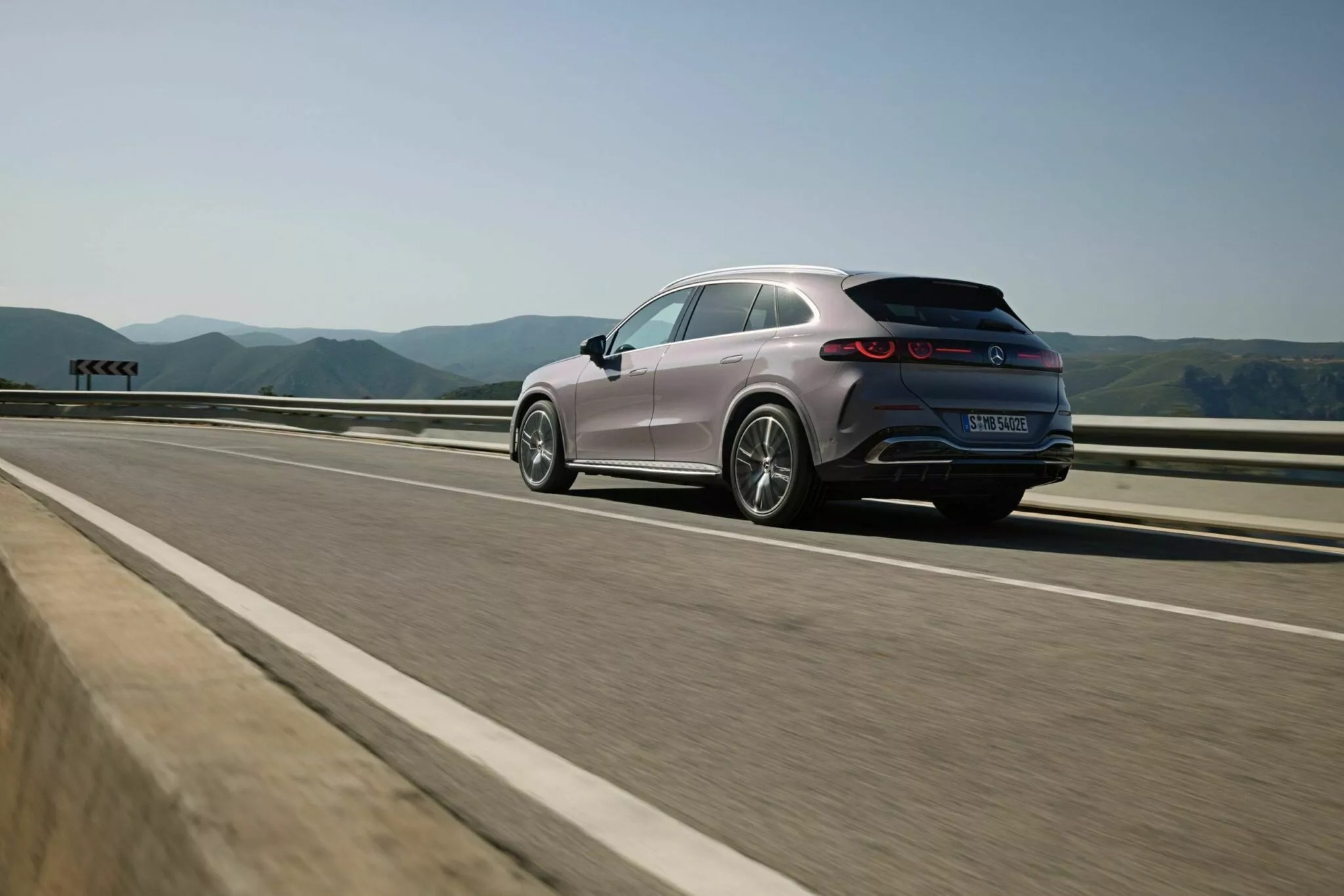 SUV bán chạy nhất của Mercedes tại Việt Nam có bản chạy điện: Thiết kế lột xác, tầm hoạt động hơn 700 km  - Ảnh 12.