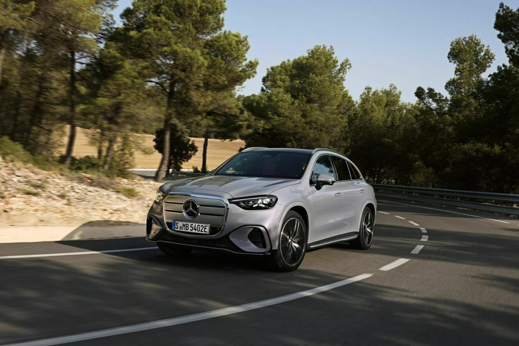 SUV bán chạy nhất của Mercedes tại Việt Nam có bản chạy điện: Thiết kế lột xác, tầm hoạt động hơn 700 km  - Ảnh 11.