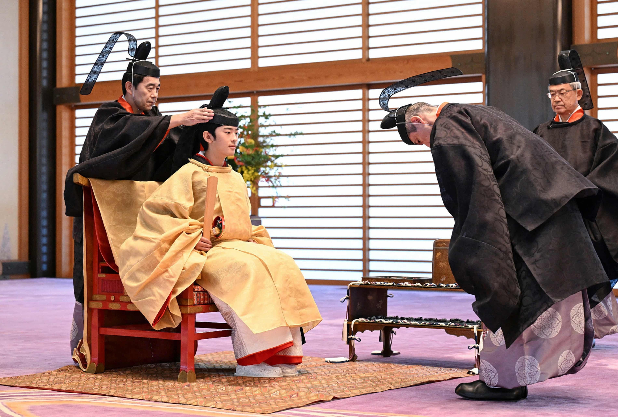 Lễ trưởng thành của Hoàng tử Nhật Bản - người gánh trên vai vận mệnh của hoàng gia lâu đời nhất thế giới- Ảnh 4.