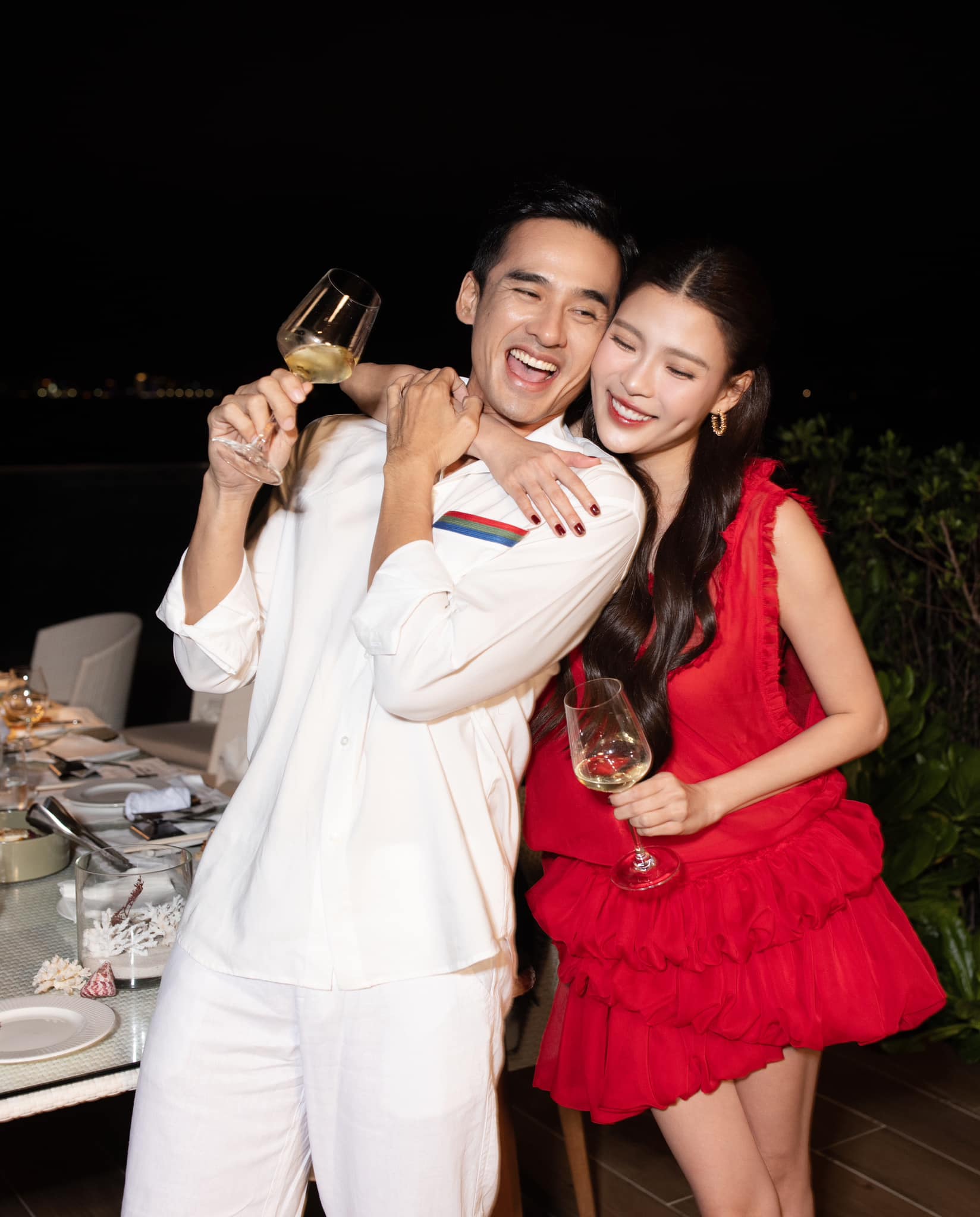 Lương Thế Thành nói đúng 6 chữ khi vợ Thúy Diễm bị lan truyền clip quay lén hôn sao nam kém tuổi- Ảnh 5. Lương Thế Thành nói đúng 6 chữ khi vợ Thúy Diễm bị lan truyền clip quay lén hôn sao nam kém tuổi- Ảnh 5.
