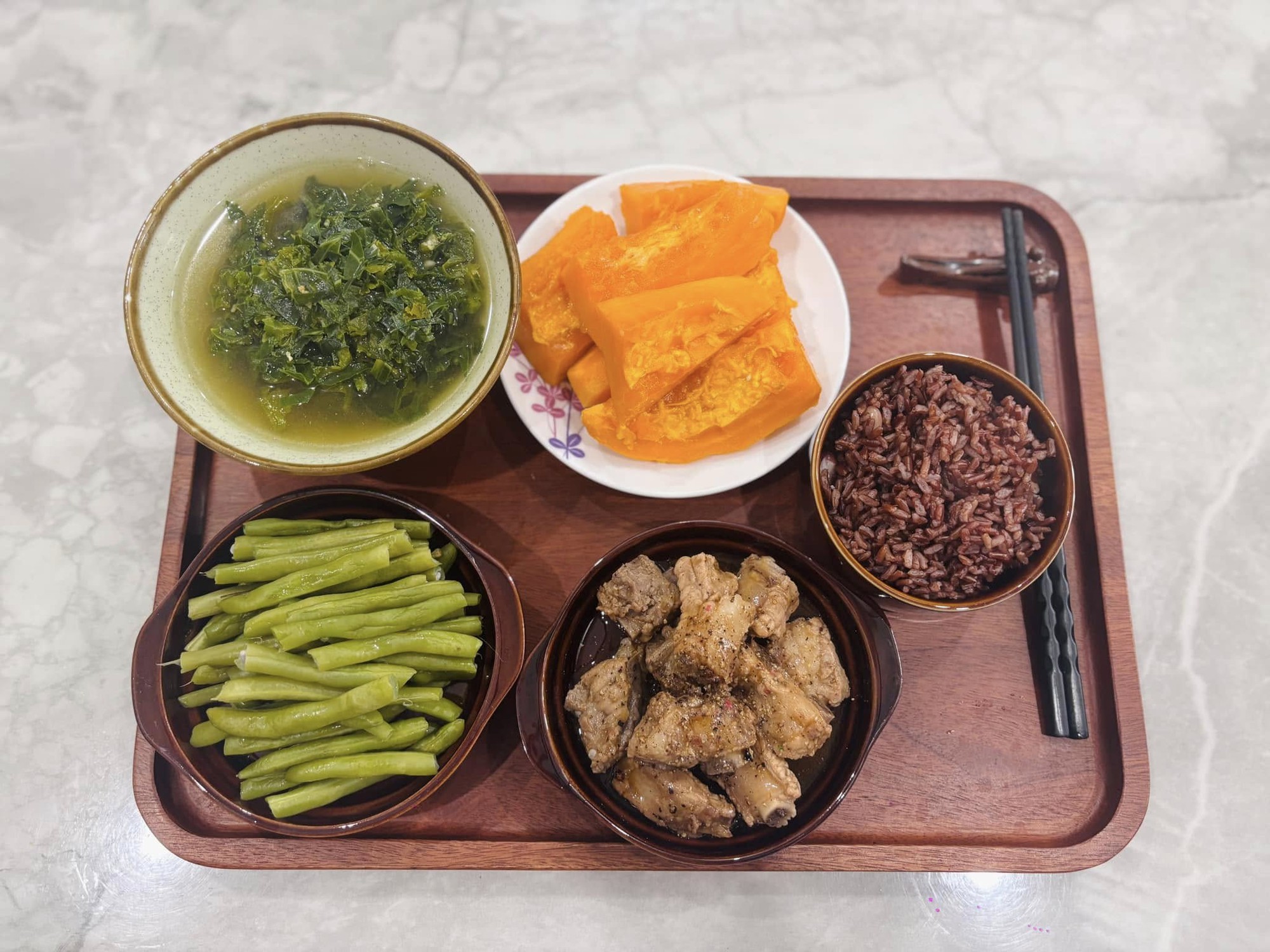 Chị g&aacute;i nh&agrave; người ta: Nấu cơm cữ cho em m&agrave; tưởng đ&acirc;u chị đi thi MasterChef khi&ecirc;n hội "em g&aacute;i online" đua nhau v&agrave;o "nhận vơ"- Ảnh 25.