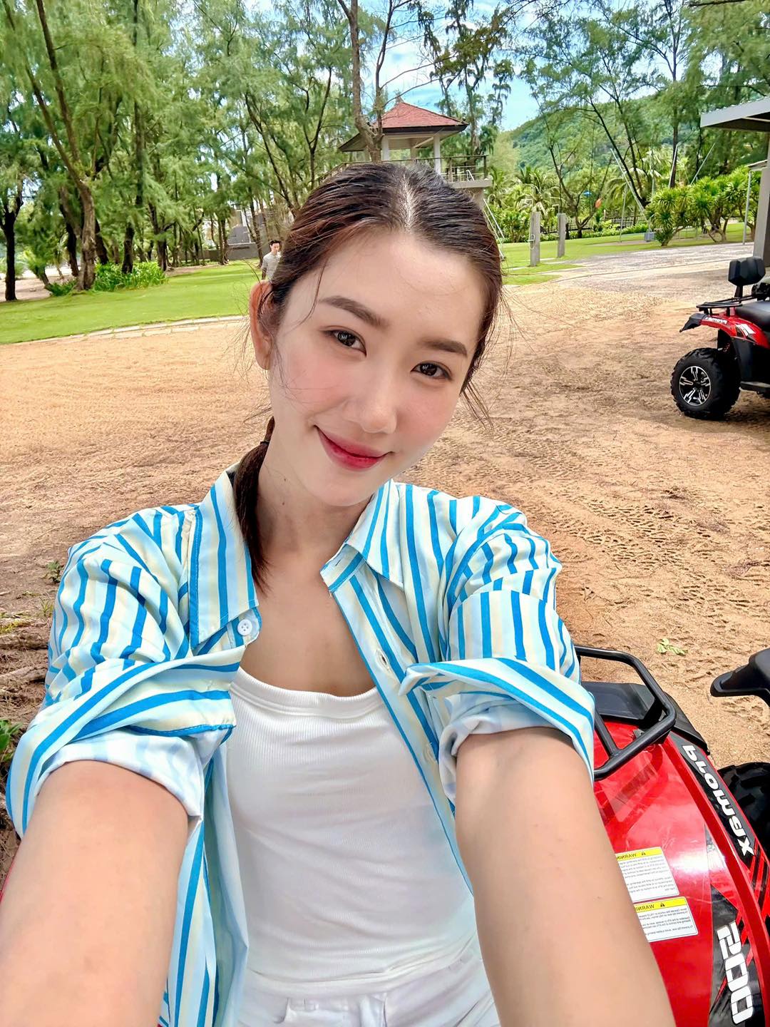 Hội bạn thân đồng loạt an ủi Thúy Ngân vì chia tay với "nam thần màn ảnh Việt"? - Ảnh 1. Hội bạn thân đồng loạt an ủi Thúy Ngân vì chia tay với "nam thần màn ảnh Việt"? - Ảnh 1.