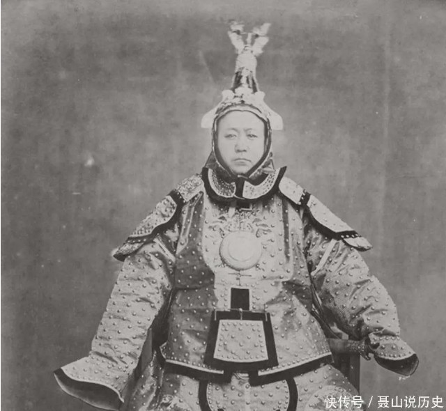 4 ảnh hiếm hé lộ nhan sắc thật của những người phụ nữ cuối thời nhà Thanh: - Ảnh 2.