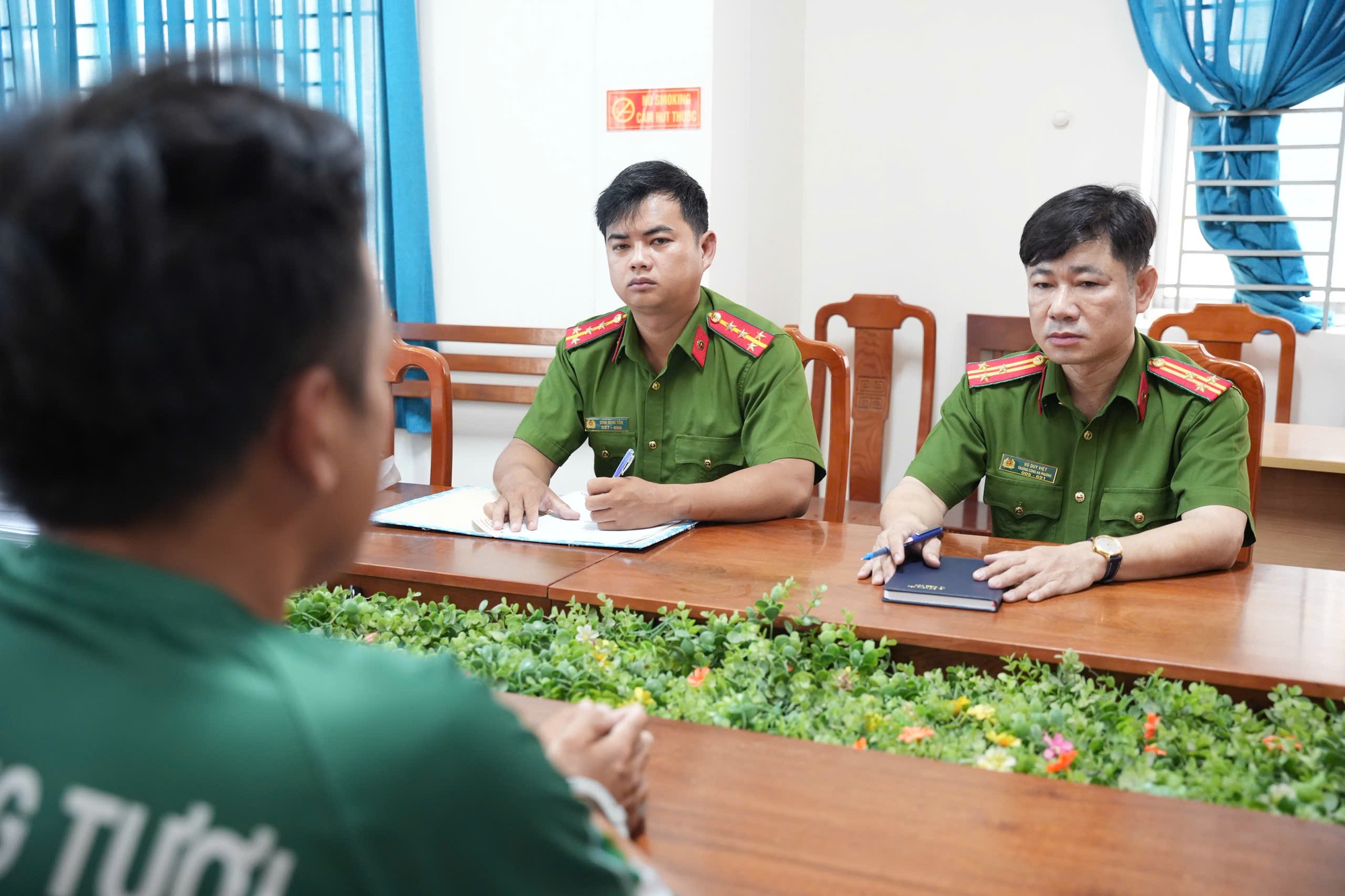 C&ocirc;ng an TP HCM bắt khẩn cấp Youtuber Phương &Aacute;o V&agrave;ng v&igrave; G&acirc;y rối trật tự c&ocirc;ng cộng - Ảnh 2.