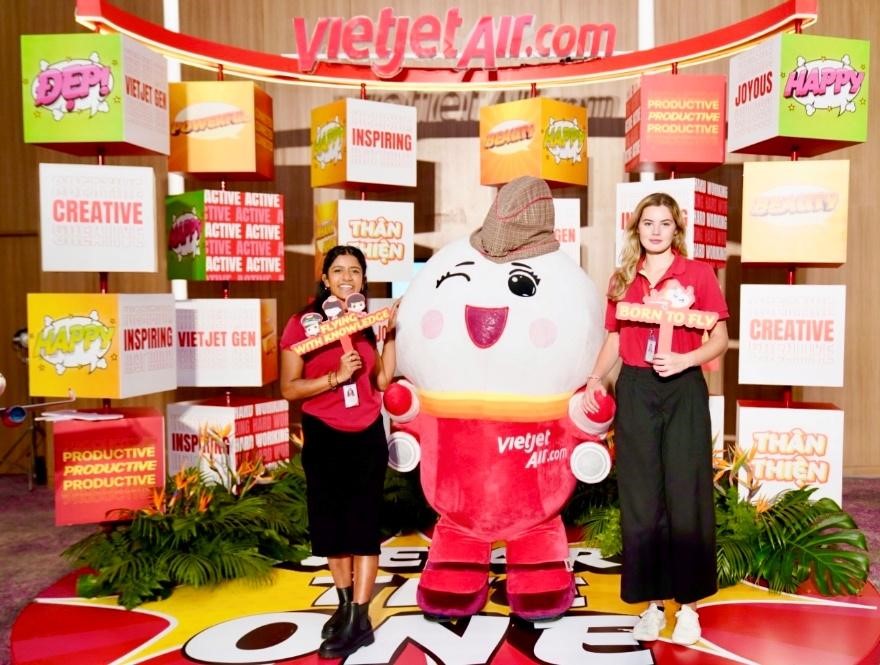 Ngày hội tuyển dụng Vietjet thu hút hàng ngàn ứng viên tìm kiếm cơ hội trong ngành hàng không - Ảnh 16. Ngày hội tuyển dụng Vietjet thu hút hàng ngàn ứng viên tìm kiếm cơ hội trong ngành hàng không - Ảnh 16.