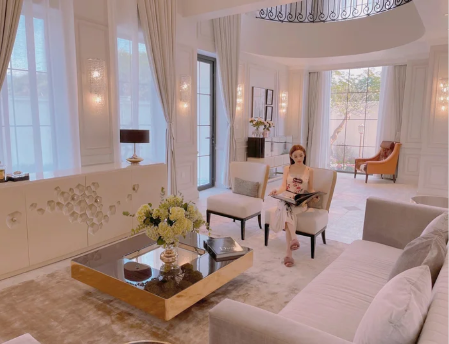 Mỹ nhân Hà thành lấy chồng Sài Gòn giàu có: Chồng cho 24 tỷ mua sắm, mẹ 2 con trẻ đẹp như gái 18 - Ảnh 5. Mỹ nhân Hà thành lấy chồng Sài Gòn giàu có: Chồng cho 24 tỷ mua sắm, mẹ 2 con trẻ đẹp như gái 18 - Ảnh 5.
