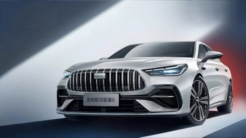 Hãng xe xây nhà máy 4.100 tỷ tại Hưng Yên ra mắt đối thủ Toyota Camry: siêu tiết kiệm xăng, ngoại hình như Mercedes, giá mềm từ 332 triệu đồng - Ảnh 2.