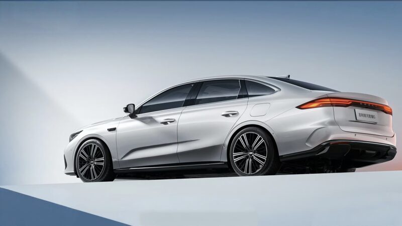 Hãng xe xây nhà máy 4.100 tỷ tại Hưng Yên ra mắt đối thủ Toyota Camry: siêu tiết kiệm xăng, ngoại hình như Mercedes, giá mềm từ 332 triệu đồng - Ảnh 3.