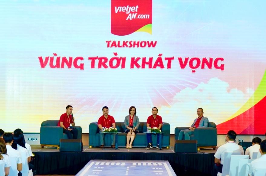 Ngày hội tuyển dụng Vietjet thu hút hàng ngàn ứng viên tìm kiếm cơ hội trong ngành hàng không - Ảnh 7. Ngày hội tuyển dụng Vietjet thu hút hàng ngàn ứng viên tìm kiếm cơ hội trong ngành hàng không - Ảnh 7.