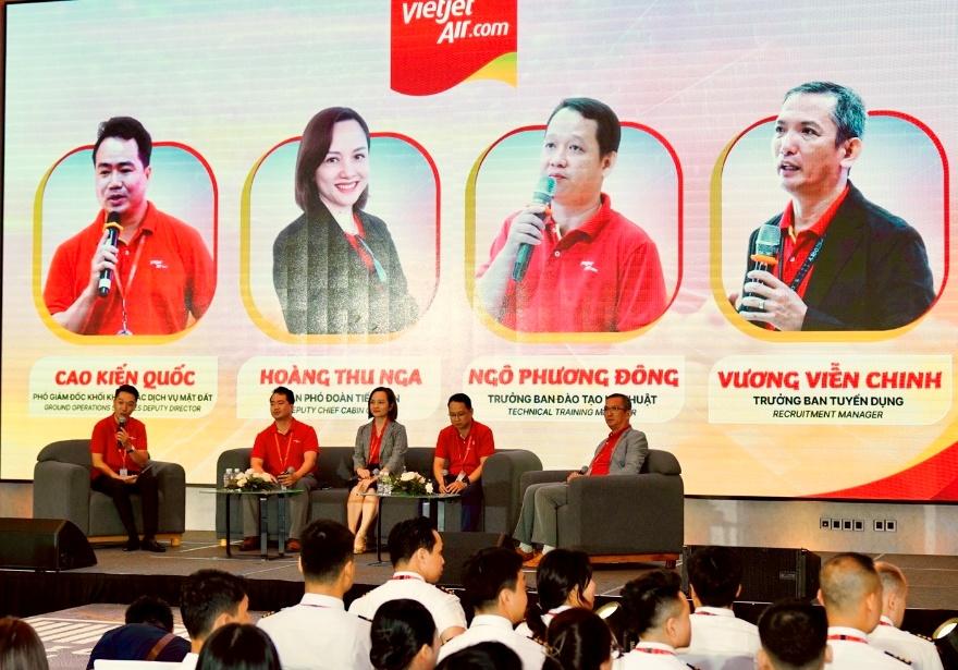 Ngày hội tuyển dụng Vietjet thu hút hàng ngàn ứng viên tìm kiếm cơ hội trong ngành hàng không - Ảnh 8. Ngày hội tuyển dụng Vietjet thu hút hàng ngàn ứng viên tìm kiếm cơ hội trong ngành hàng không - Ảnh 8.