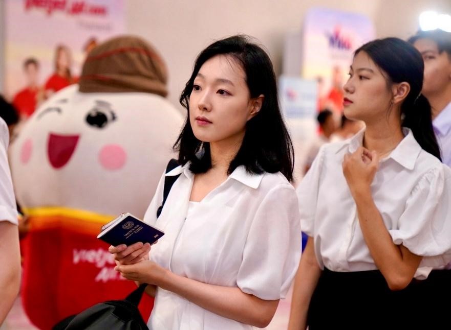 Ngày hội tuyển dụng Vietjet thu hút hàng ngàn ứng viên tìm kiếm cơ hội trong ngành hàng không - Ảnh 3. Ngày hội tuyển dụng Vietjet thu hút hàng ngàn ứng viên tìm kiếm cơ hội trong ngành hàng không - Ảnh 3.
