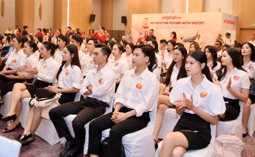 Ngày hội tuyển dụng Vietjet thu hút hàng ngàn ứng viên tìm kiếm cơ hội trong ngành hàng không - Ảnh 10. Ngày hội tuyển dụng Vietjet thu hút hàng ngàn ứng viên tìm kiếm cơ hội trong ngành hàng không - Ảnh 10.
