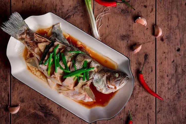 4 loại c&aacute; được n&atilde;o bộ đặc biệt ưa th&iacute;ch, trẻ ăn nhiều sẽ tăng cường tr&iacute; nhớ, học tập ng&agrave;y c&agrave;ng tốt hơn, 2 loại c&aacute; tốt nhất kh&ocirc;ng cho trẻ ăn- Ảnh 1.