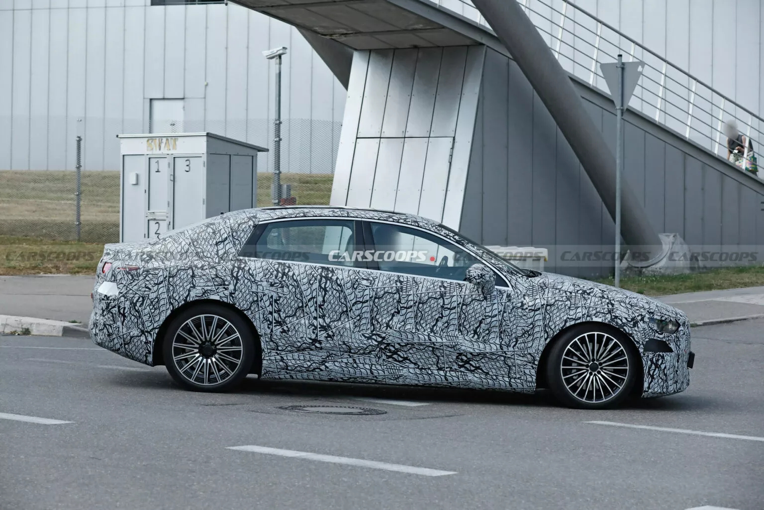 Mercedes-Benz C-Class đời mới lần đầu có ảnh chính thức với lướt tản nhiệt khủng gấp vài lần 3 Series - Ảnh 6.