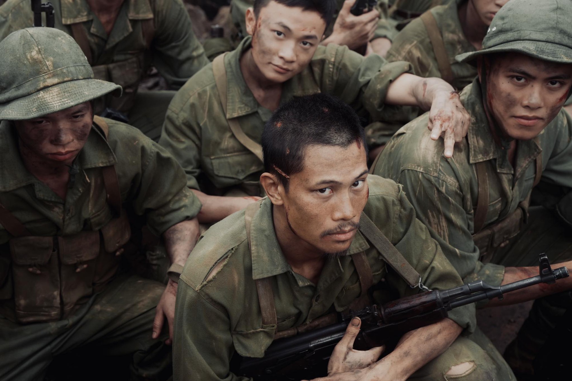 Người được Trấn Thành khen đỉnh nhất Mưa Đỏ, xem hình ảnh này thì không ai dám cãi- Ảnh 2. Người được Trấn Thành khen đỉnh nhất Mưa Đỏ, xem hình ảnh này thì không ai dám cãi- Ảnh 2.