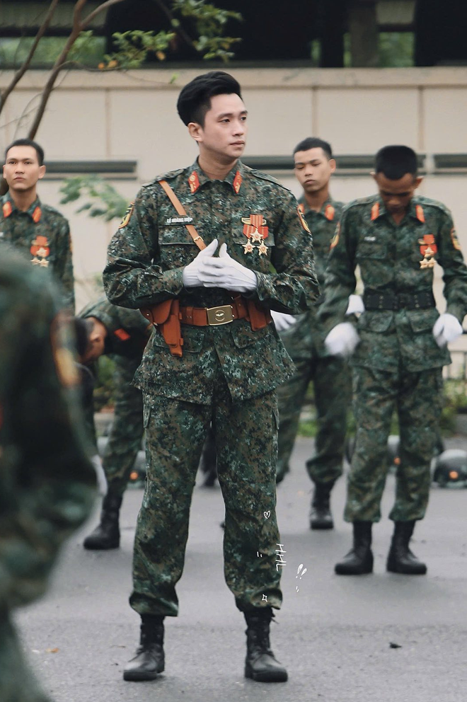 Lê Hoàng Hiệp có làn da trắng khiến fangirl phát ghen, thì ra anh quân nhân giữ da kĩ lắm- Ảnh 2.
