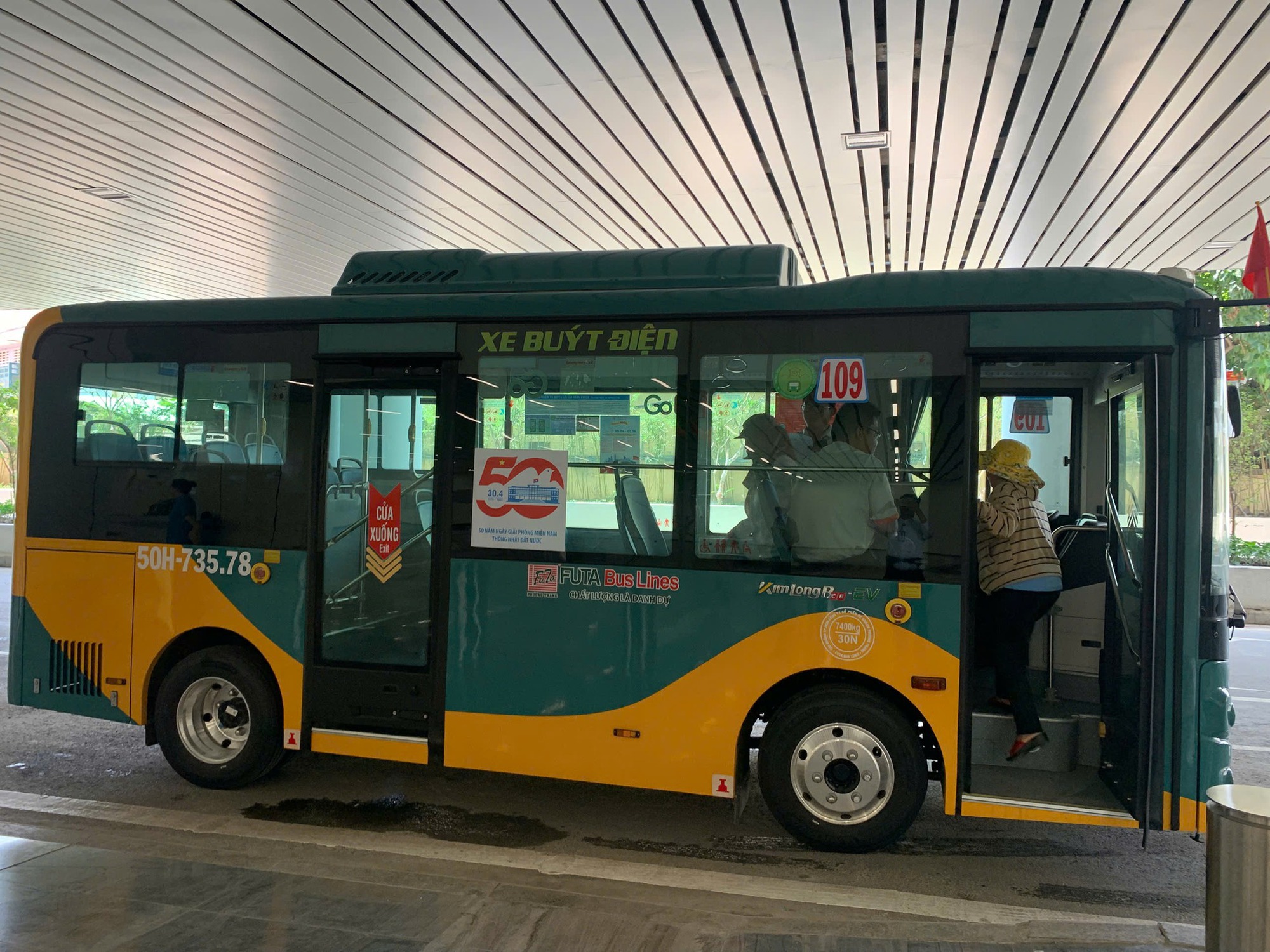 Chỉ tốn 5k để đi xe đến sân bay Tân Sơn Nhất, một cách quá hay mà cực ít người biết đến - Ảnh 7.