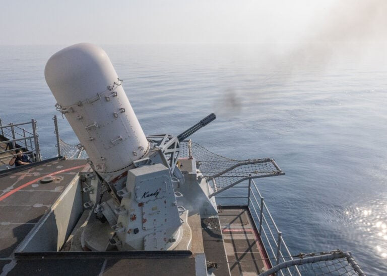 Hệ thống Phalanx của Hải quân Mỹ vẫn giữ vai trò quan trọng trong phòng thủ tầm gần - Ảnh 1.